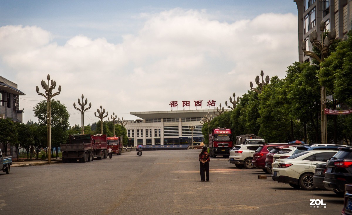 偶过邵阳西高铁站
