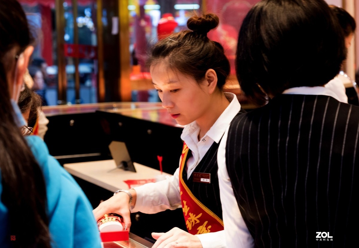 街头抓拍18金店美女