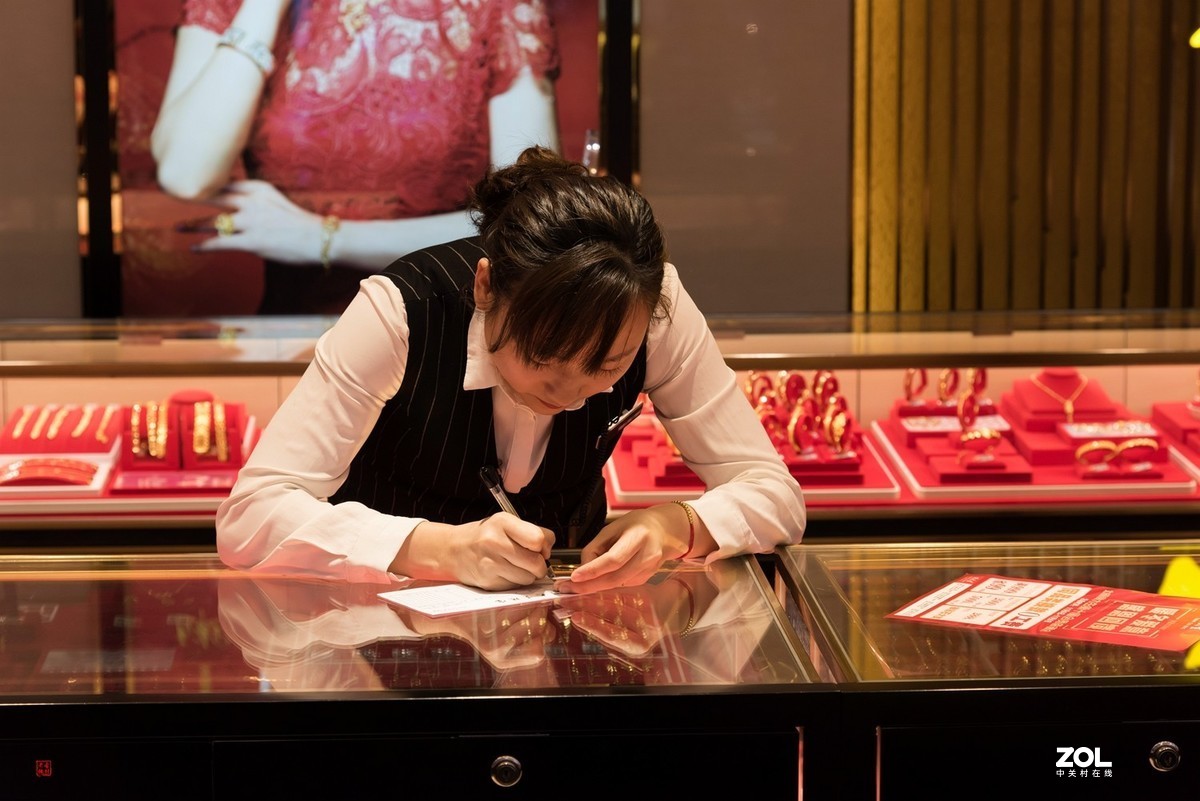 街头抓拍18金店美女