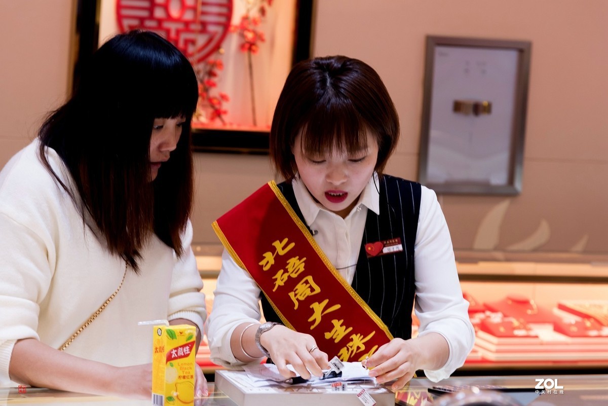 街头抓拍19金店美女2