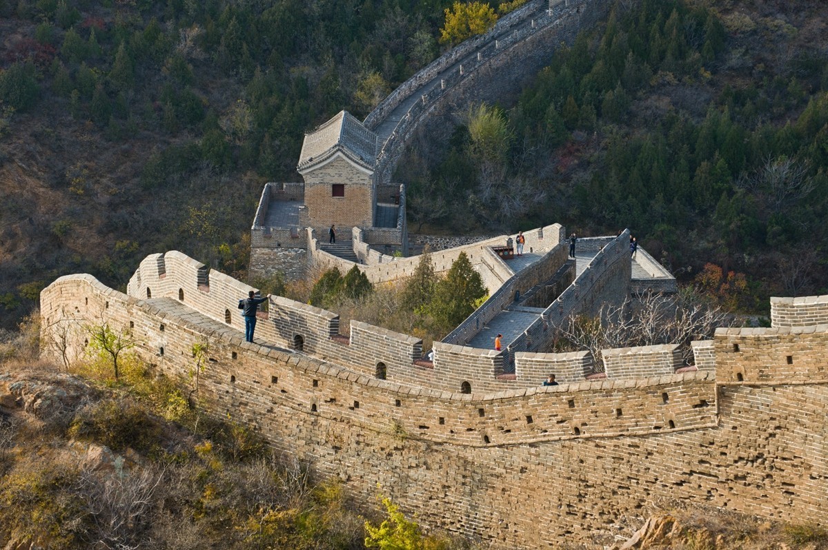 【 午 后 斜 阳 映 长 城 】