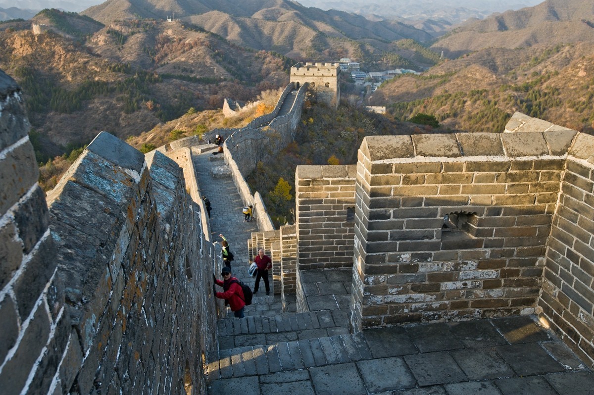 【 午 后 斜 阳 映 长 城 】