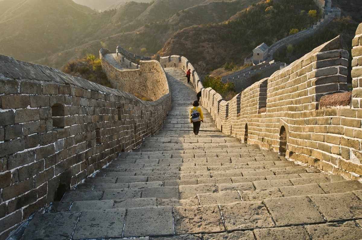 【 午 后 斜 阳 映 长 城 】