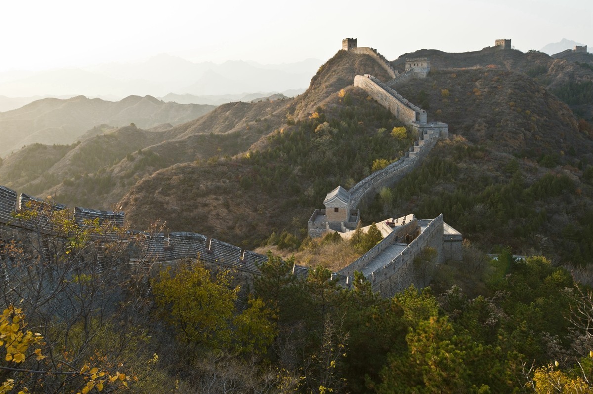 【 午 后 斜 阳 映 长 城 】