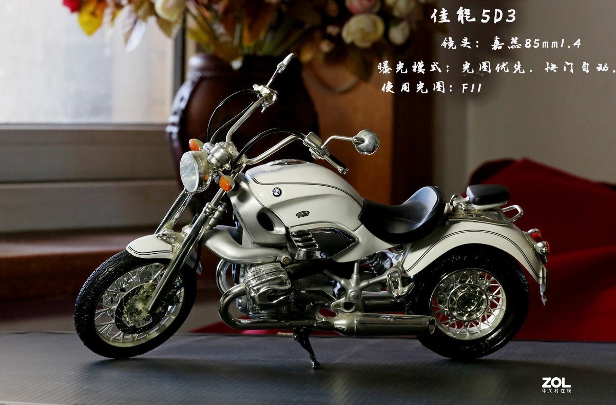 佳能70-200F4和嘉蕊85 f4都用光圈4r的话背景虚化一样吗？