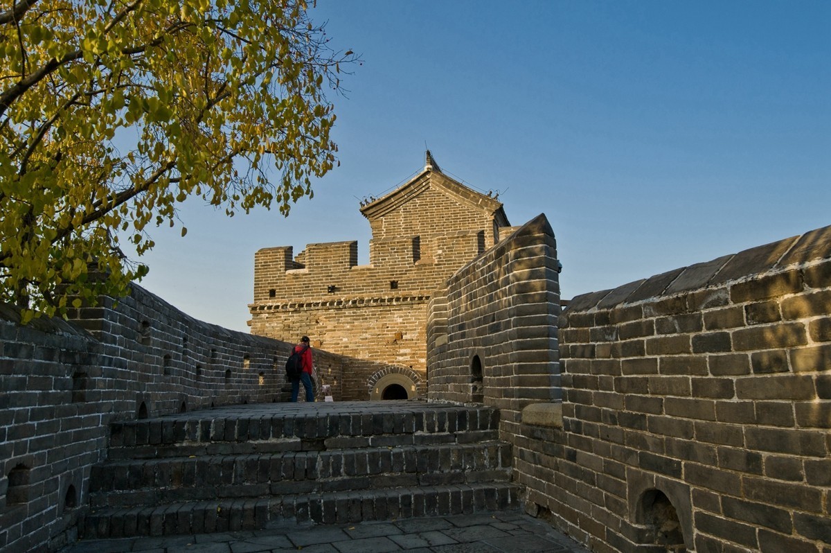 【 午 后 斜 阳 映 长 城 】