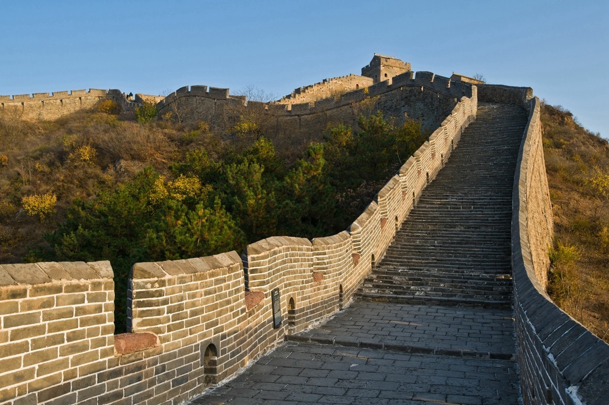 【 午 后 斜 阳 映 长 城 】