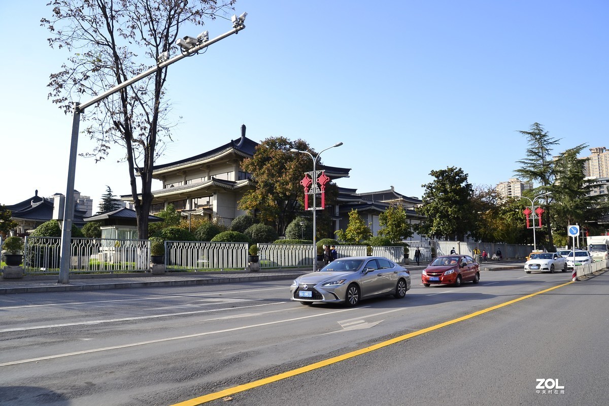 西安秋末街景