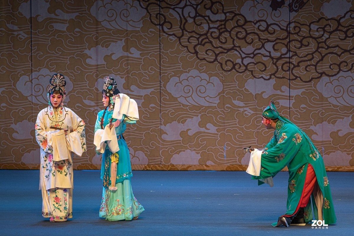 京剧《春草闯堂》