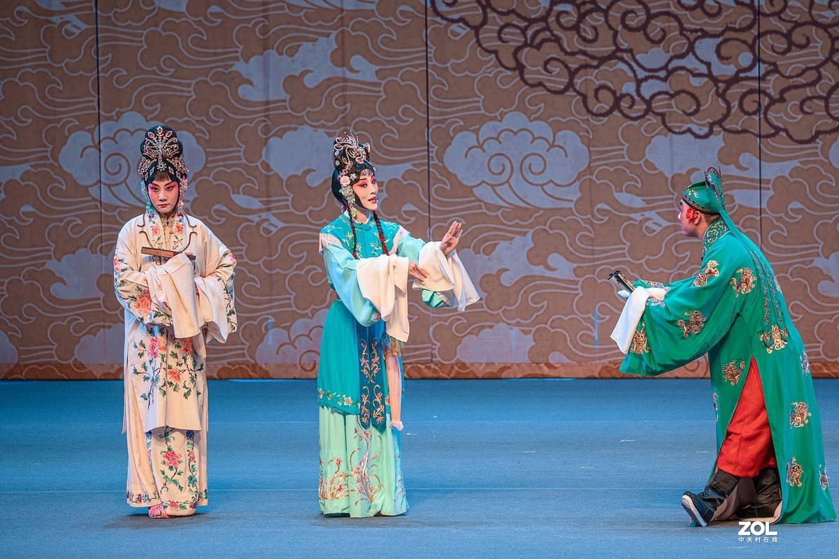 京剧《春草闯堂》