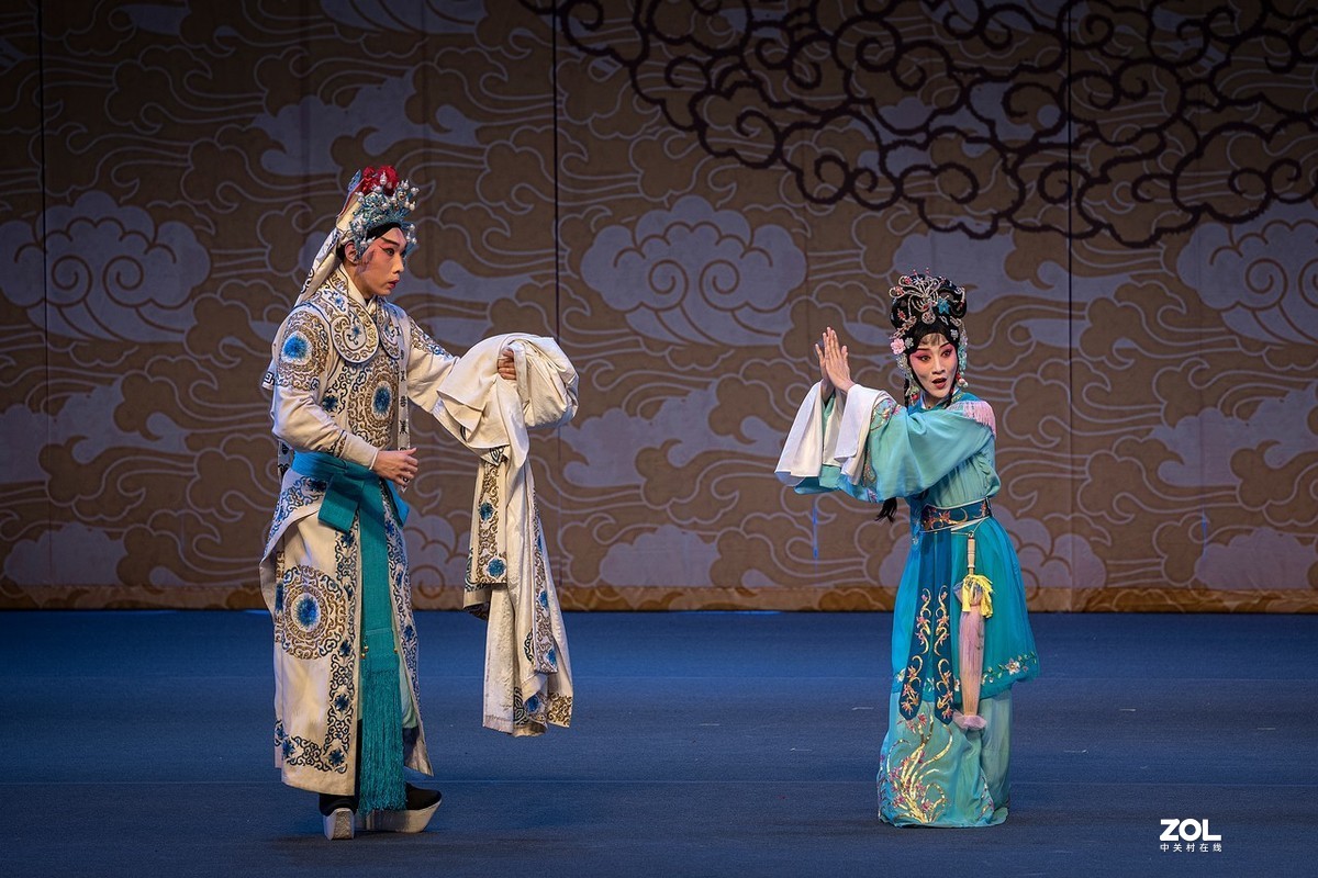 京剧《春草闯堂》