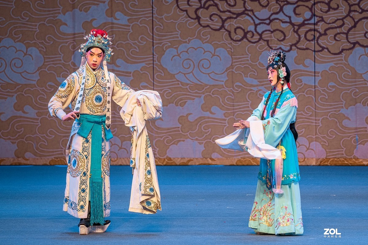 京剧《春草闯堂》