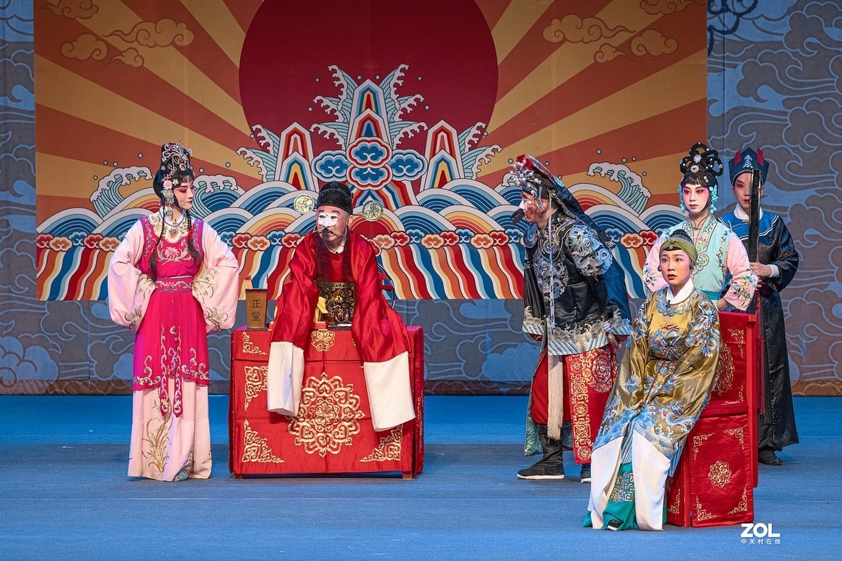 京剧《春草闯堂》