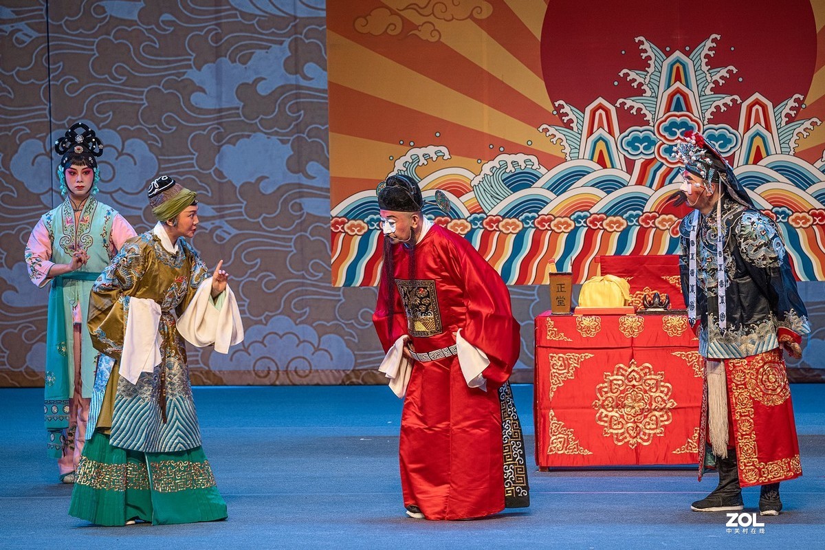 京剧《春草闯堂》