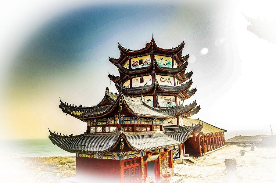 世界莲花藏  行人香火缘  灯王照不尽  中夜寂相传  鳌山卫东金山庙