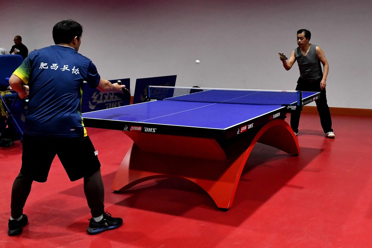 A档习拍打乒乓球