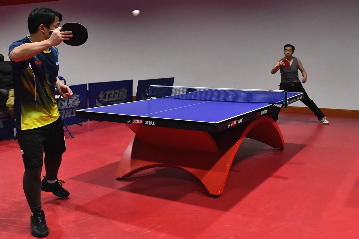 A档习拍打乒乓球