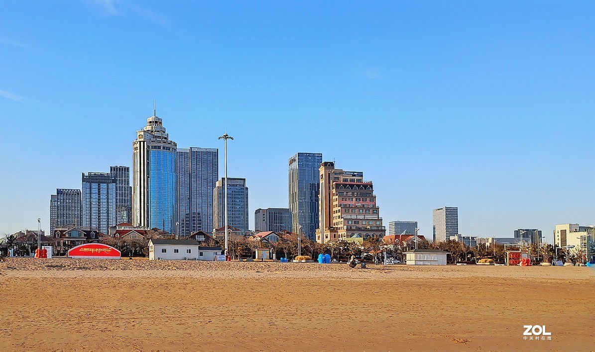 新上市的荣耀V40的试机片，色彩不鲜艳全靠后期加饱和度，为什么不设计的鲜艳点呢？