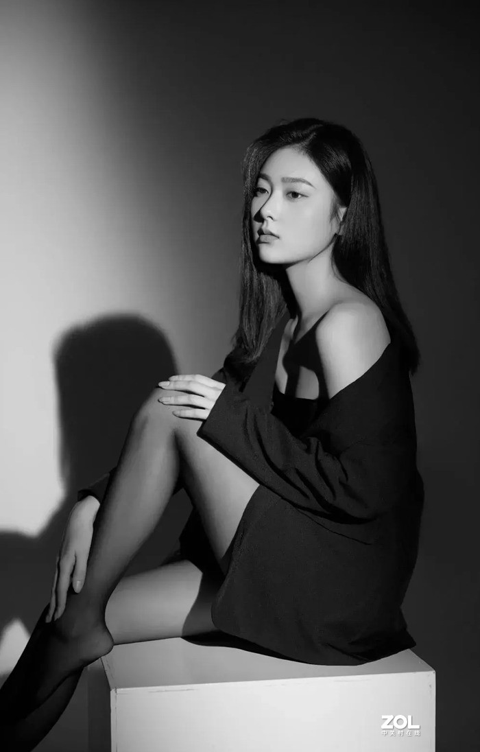 黑白分明（靓妹）