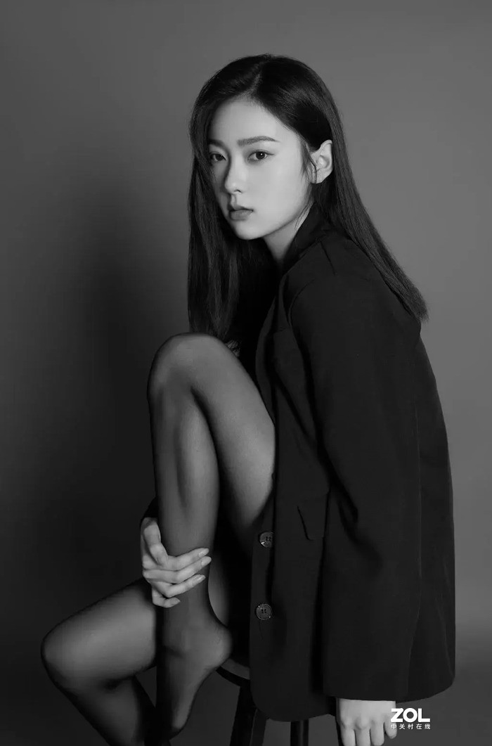 黑白分明（靓妹）