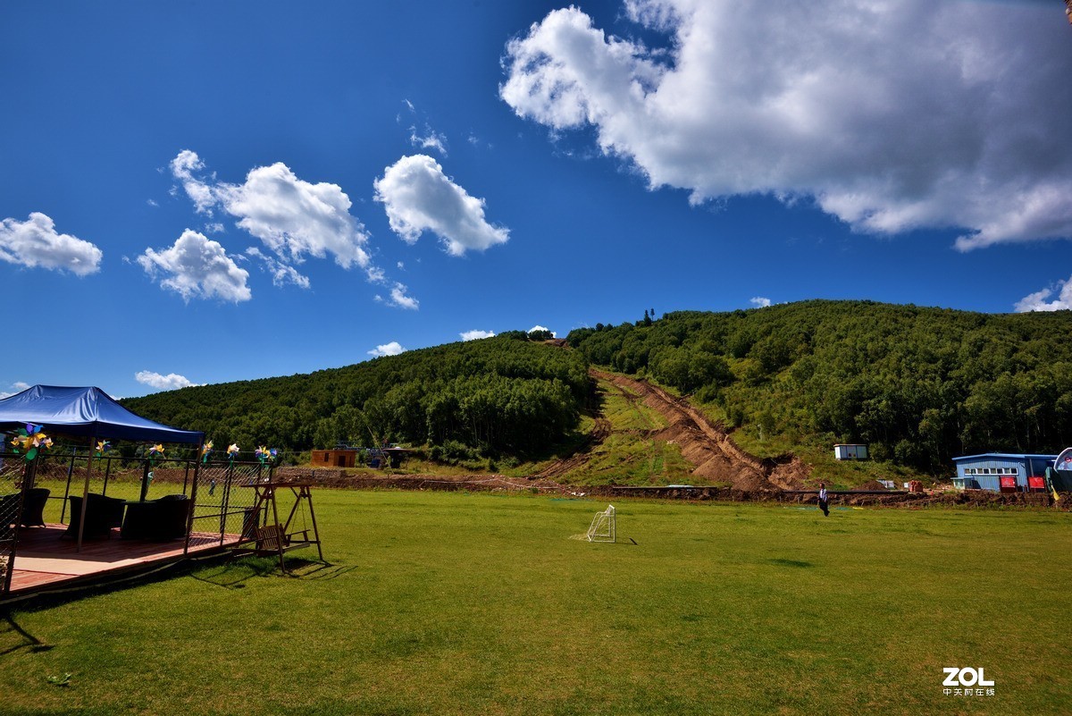 夏日的云顶滑雪场风光