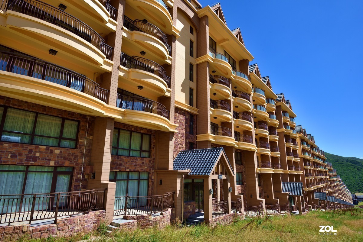 夏日的云顶滑雪场风光