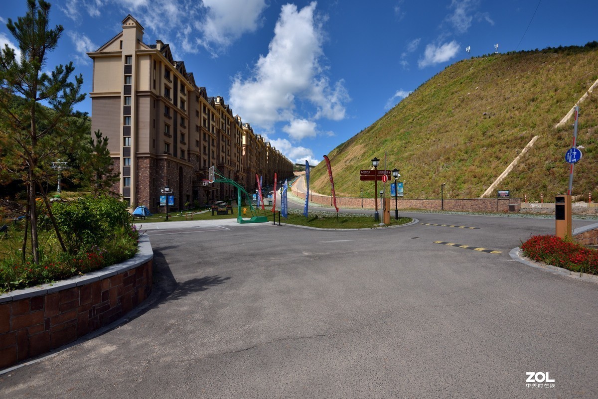 夏日的云顶滑雪场风光