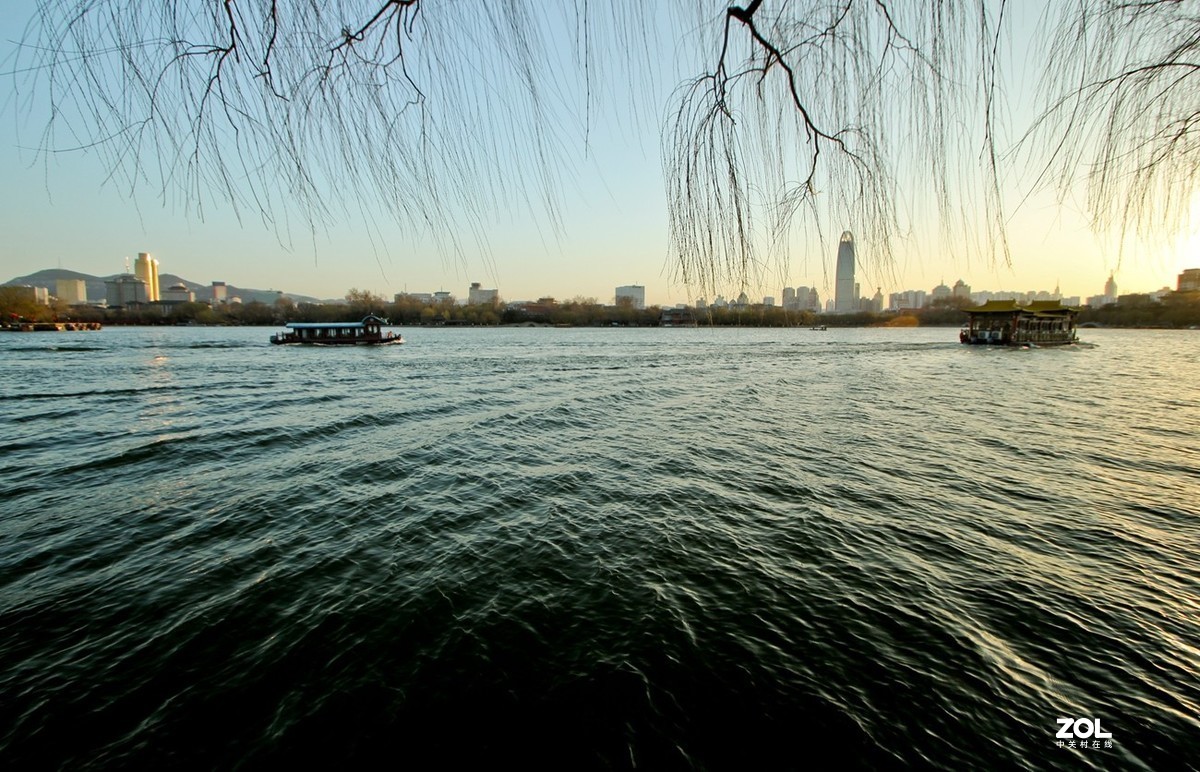 明湖——早春景色