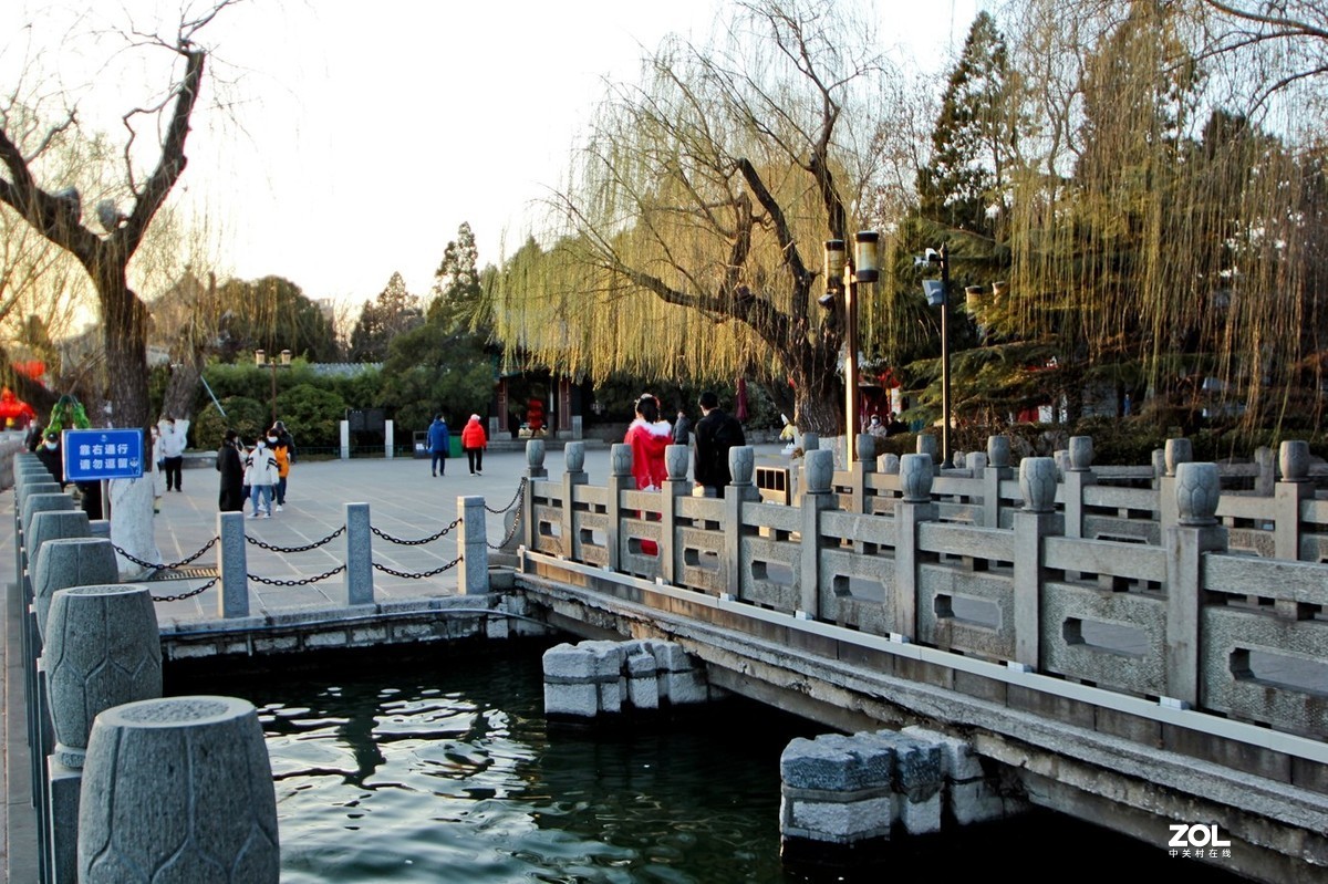 明湖——早春景色