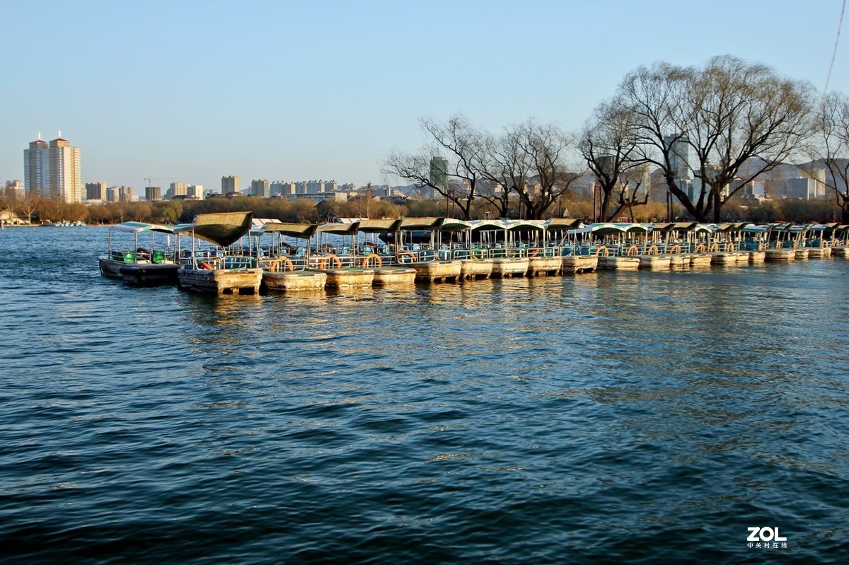 明湖——早春景色