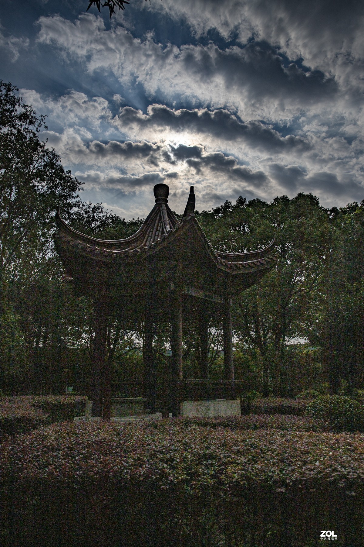 求解，6d2逆光，暗处噪点实在是无法接受，机器有问题吗，