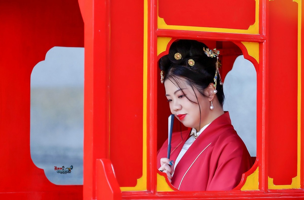 【佘荫山房·汉服美女】---小尹