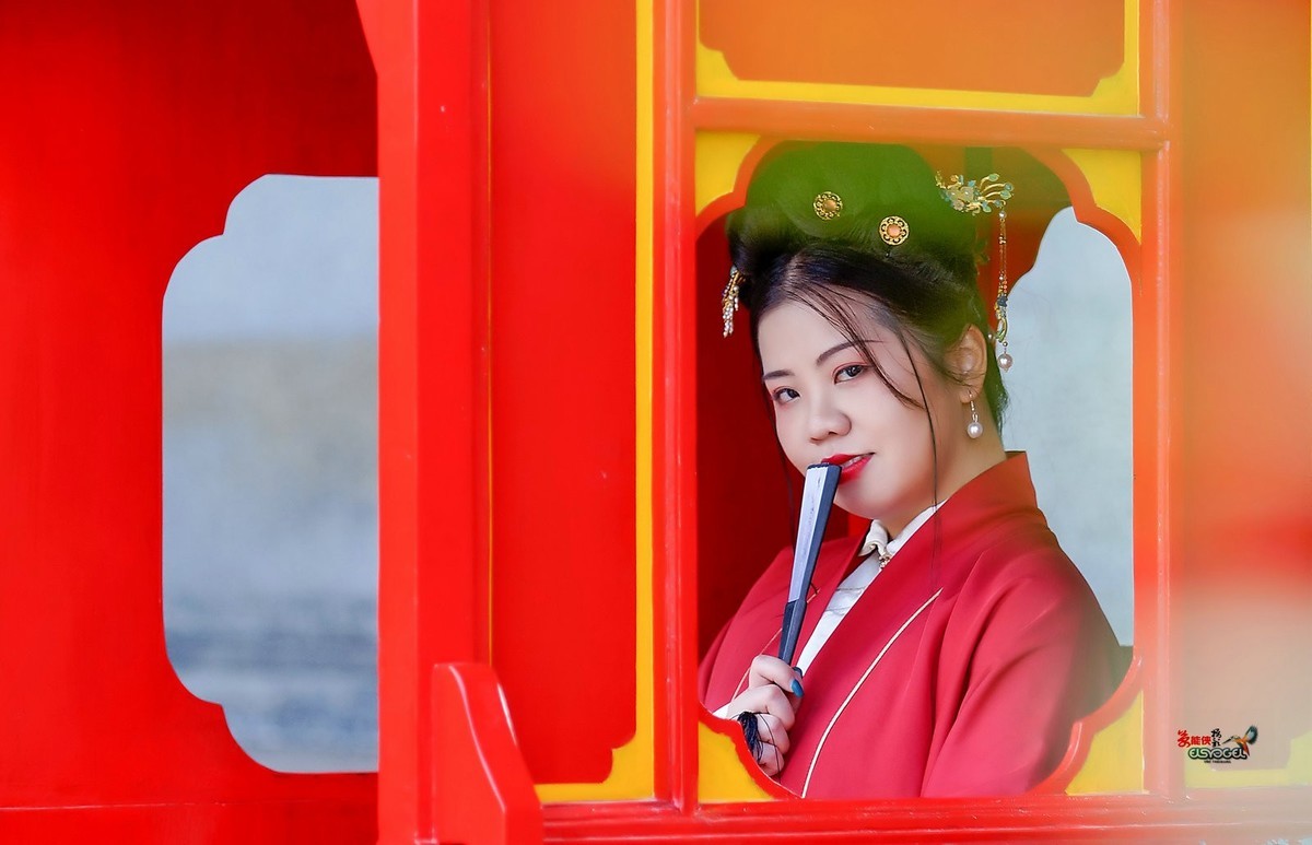 【佘荫山房·汉服美女】---小尹