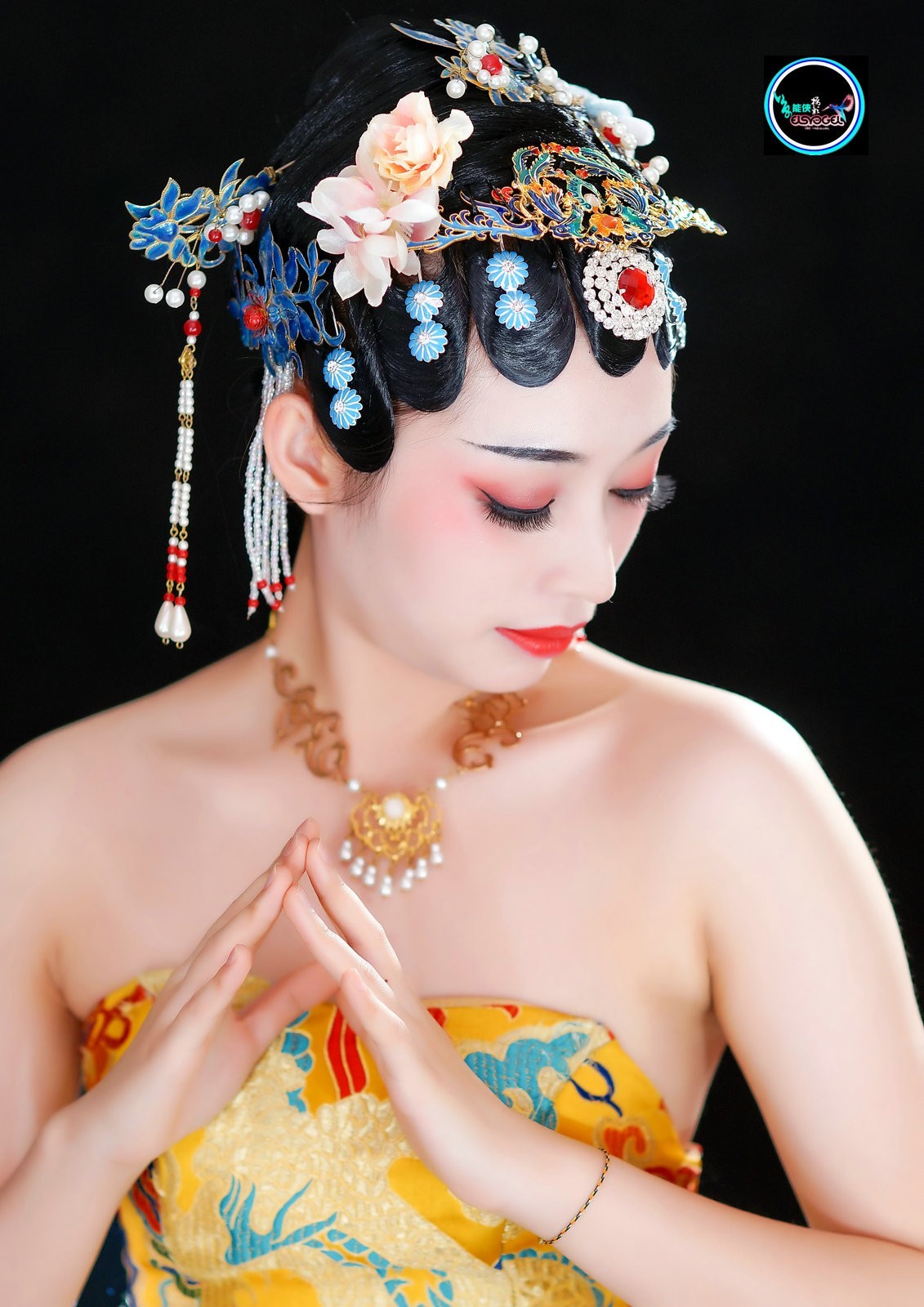 古装龙袍礼服美女晓玲