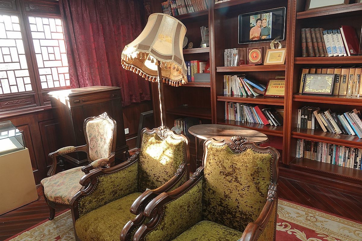 老一辈电影明星秦怡艺术馆随拍