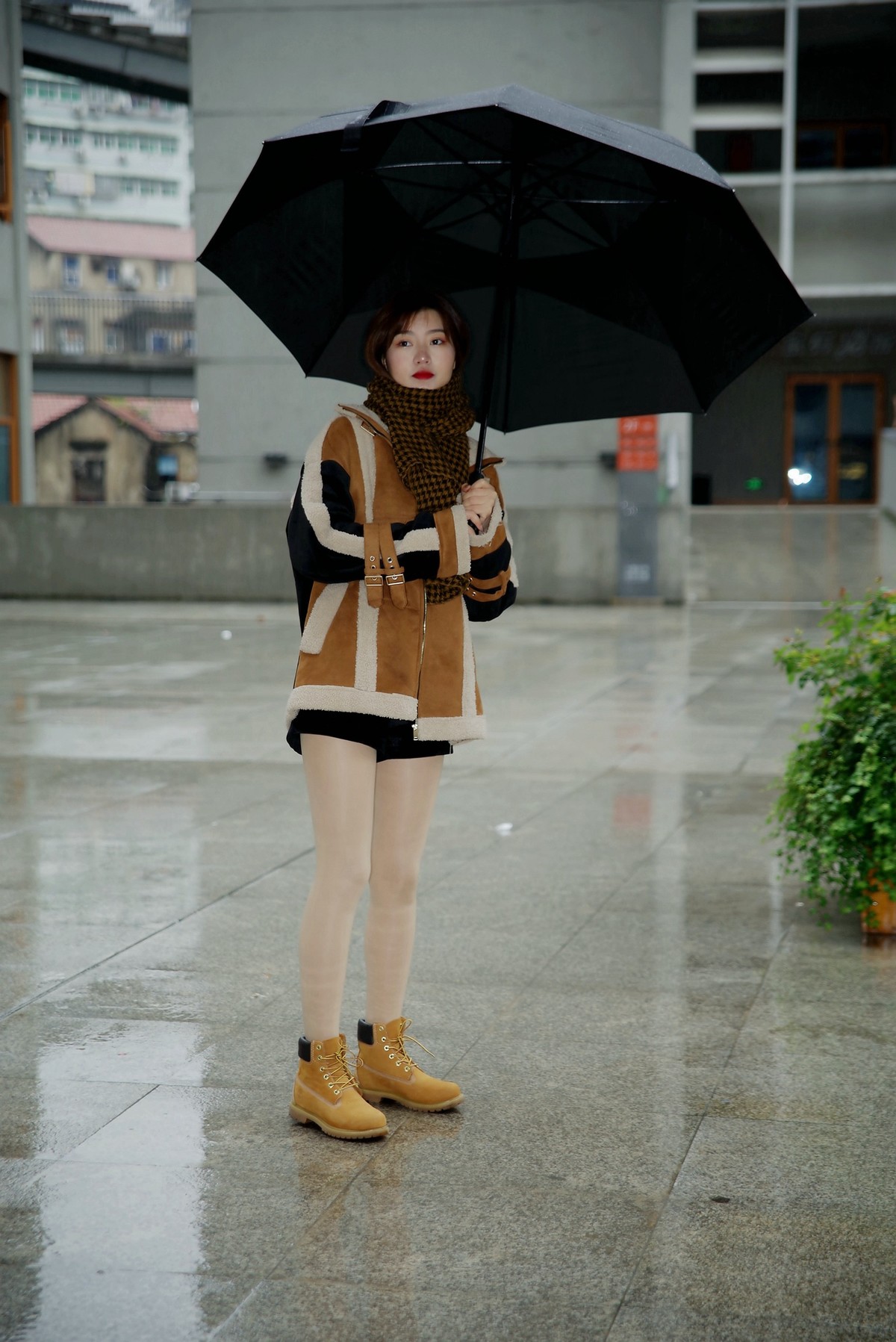 环境人像外拍---休闲的毛一女孩！