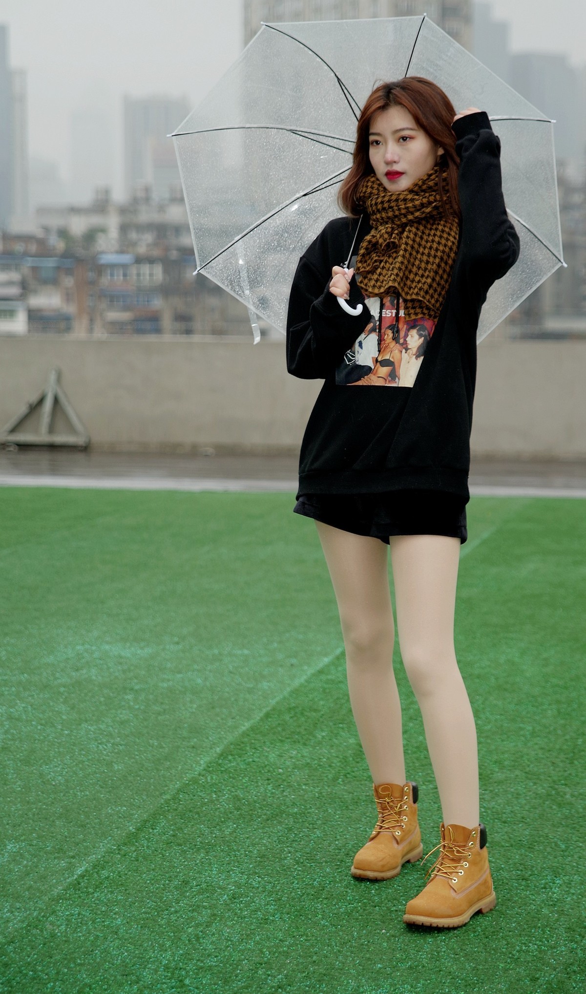 环境人像外拍---休闲的毛一女孩！