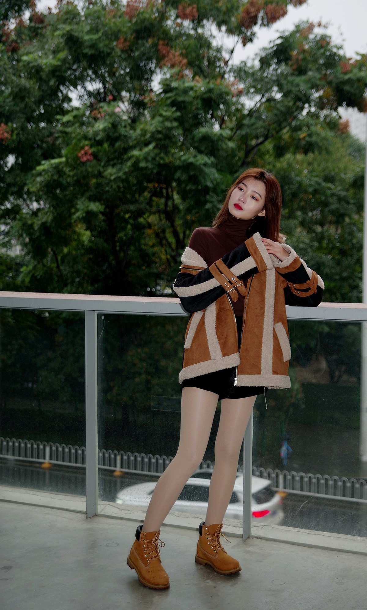 环境人像外拍---休闲的毛一女孩！