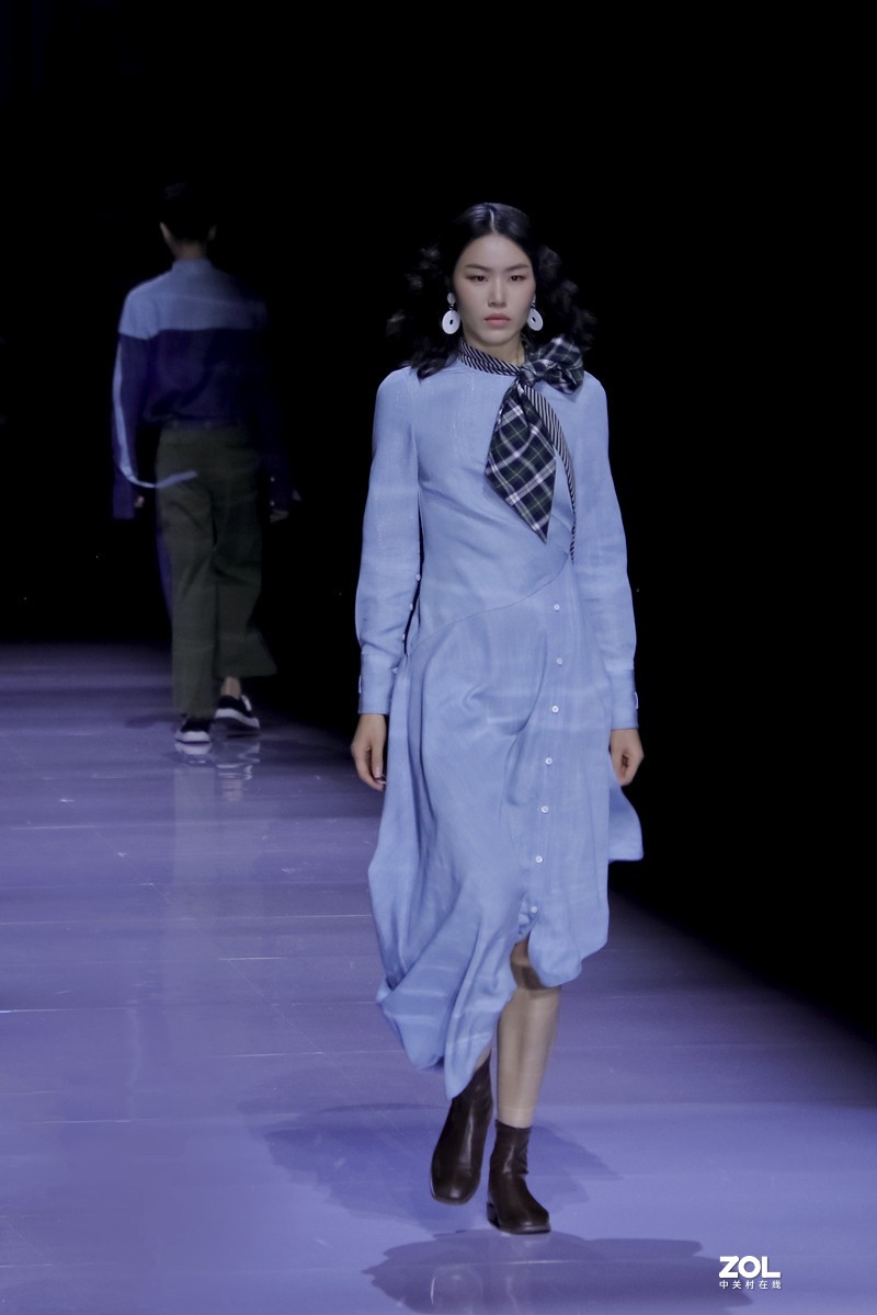 清晰度很差，与车模拍摄无法比