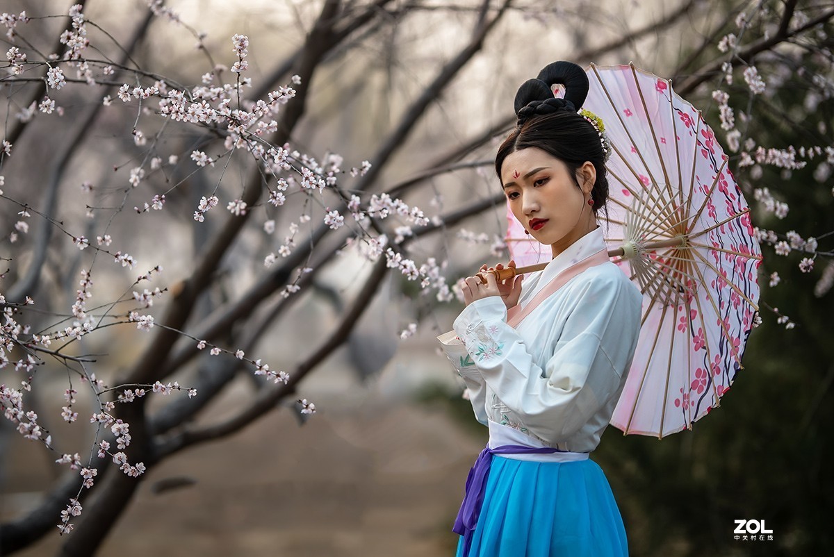 挑花依旧笑春风  【学拍环境人像】