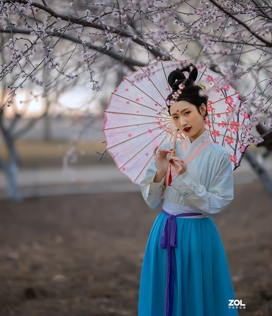 挑花依旧笑春风  【学拍环境人像】