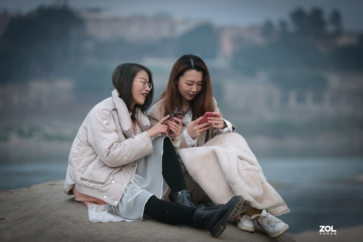嘉陵江畔人像抓拍 (过期图片)