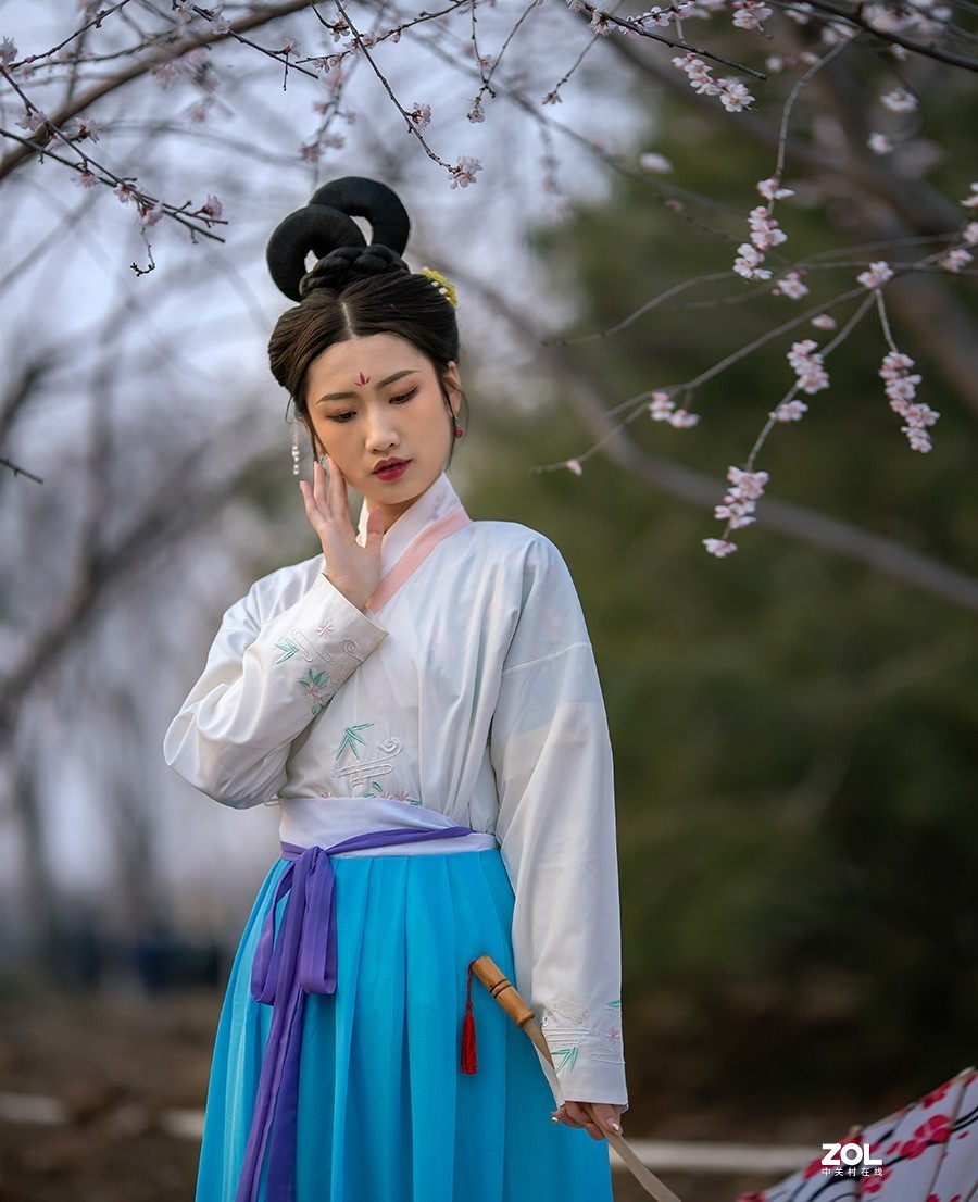 挑花依旧笑春风  【学拍环境人像】