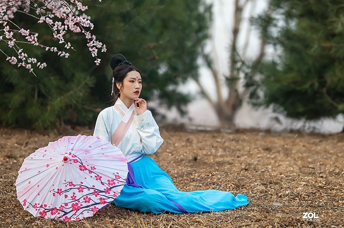 挑花依旧笑春风  【学拍环境人像】