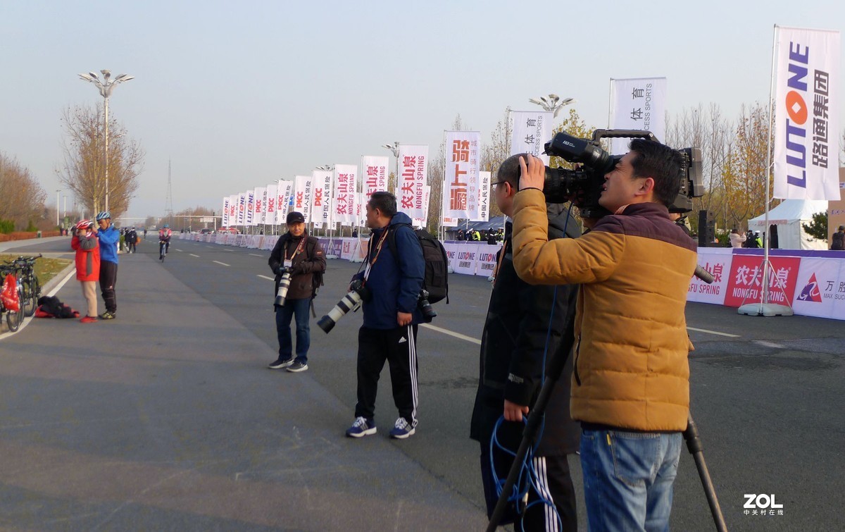 车轮飞旋黄河口  （花絮）