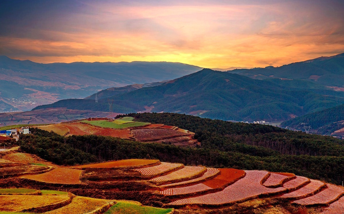 七彩雲南東川紅土地