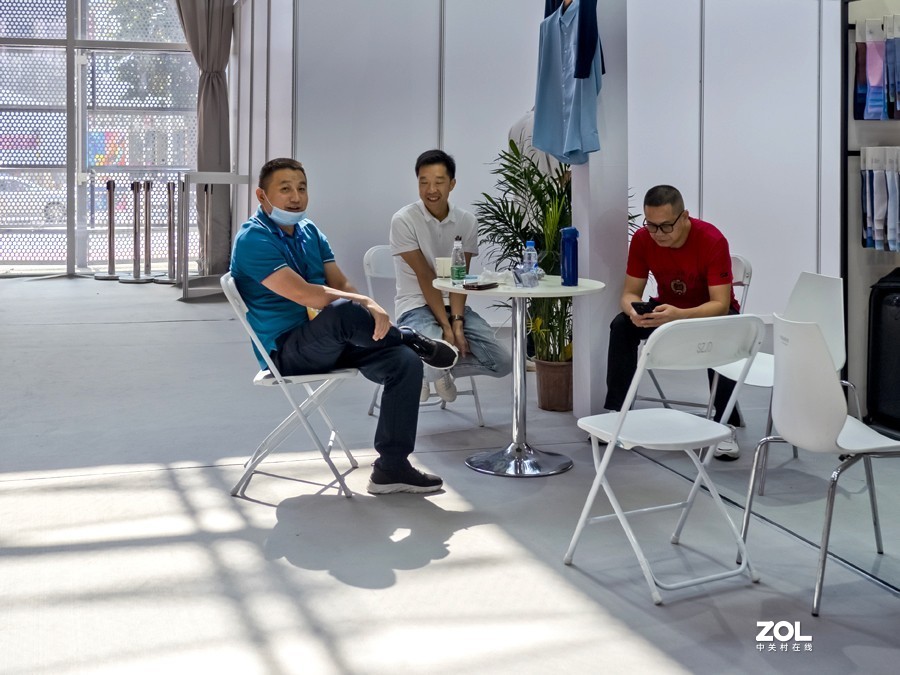 快门太慢，盲拍失利