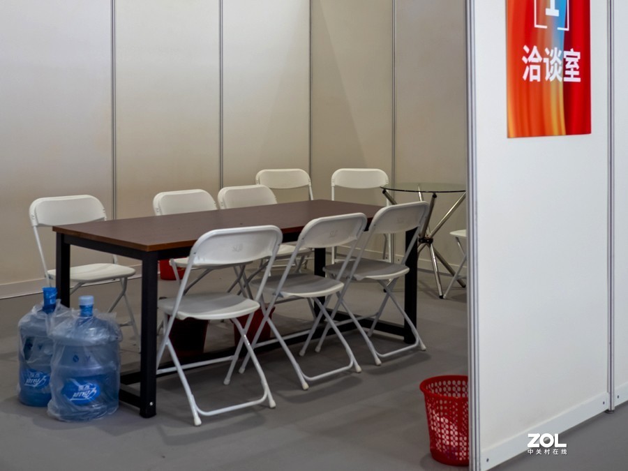 快门太慢，盲拍失利