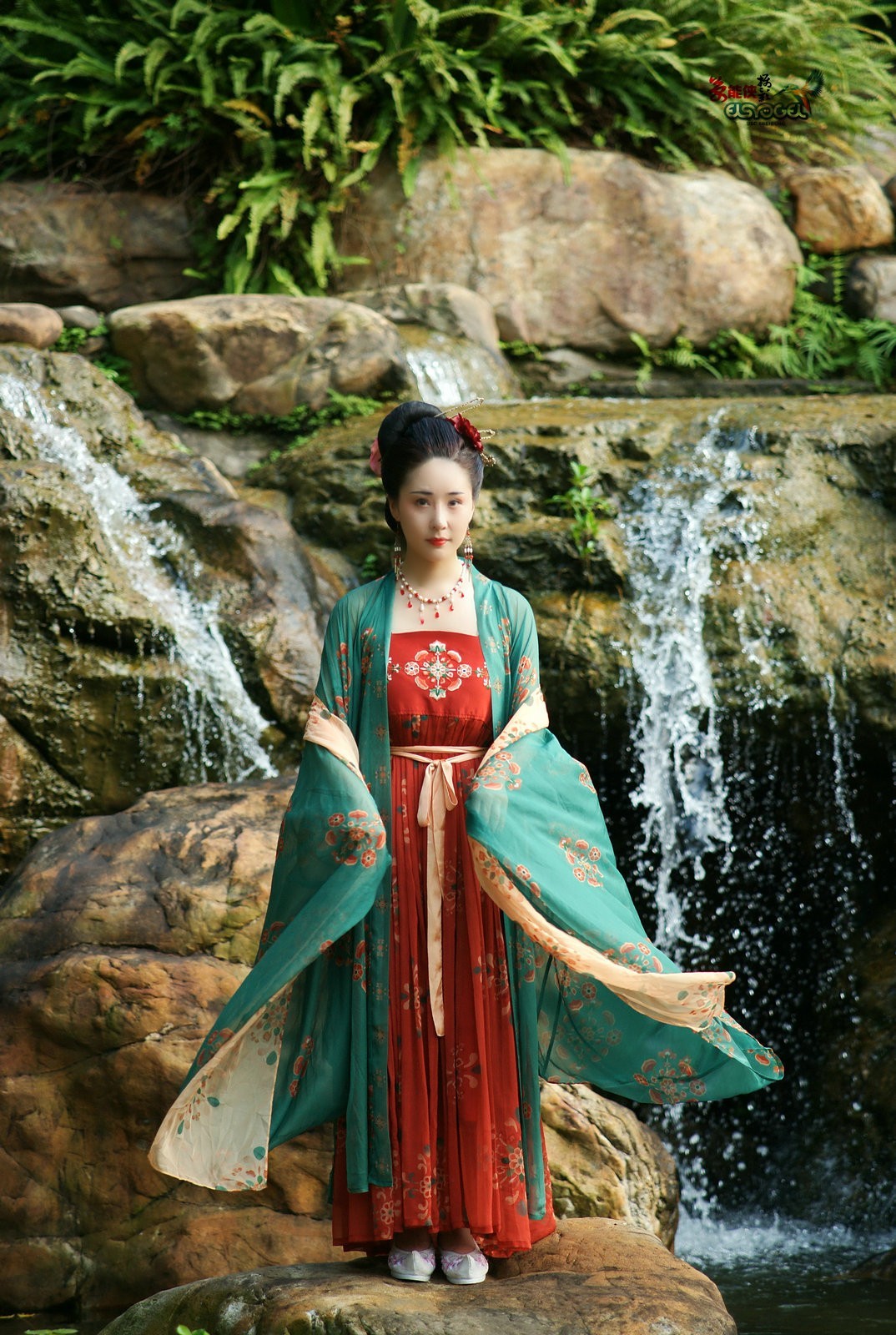 【醉美水博苑·汉服少女】--艺琳