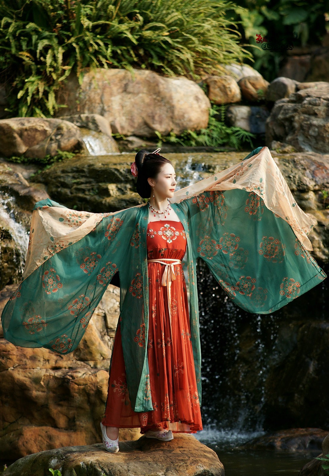 【醉美水博苑·汉服少女】--艺琳